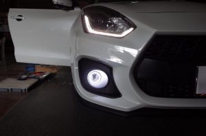 スイフト スポーツのフォグリング＆RGB施工
