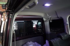 アトレーのオーディオ修理 ドアスピーカーは純正品ということなので、一番怪しいサテライトスピーカーの配線を抜いてみると、見事症状が改善しました。
