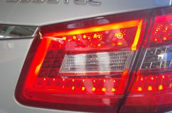 W212 メルセデス・ベンツ 純正テールランプの修理 テールの一部が不点灯になっていました。