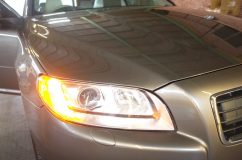 VOLVO S60 のウィンカーLED化 純正のウィンカーの明るさに負けないLEDを選ぶ必要があります。