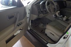  フロントウィンカーから配線を分岐し、運転席足元のリレーBOXから分岐、ブレーキ信号はハイマウントストップランプから分岐させました。 
