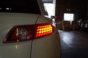 インフィニティ FX35 のテールランプ日本仕様改善＆シーケンシャルウィンカー化