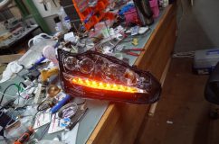 レクサスCT 前期のヘッドライトシーケンシャル加工 もともとのLEDデイライト部にウィンカー用LEDチップをインストール