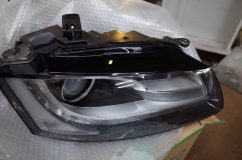 AUDIヘッドライトのデイライト修理依頼 届いたヘッドライトを確認。AUDI等のヘッドライトは不用意に点灯チェックをすることができないため、不点灯の箇所を写真で同封していただきました。ちょうどL字部分の2箇所ぐらいが不点灯のようです。