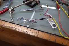  なんとかLED基盤を取り出し成功。LEDチップが全部やられていました。 