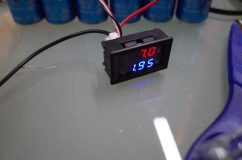  電流を抑えて再チャレンジすると、7Vまで溜まってきました。しかし2A近い電流だと保護回路が反応してしまいます。このあたりの制御は結構ちゃんとやらないと駄目ですね。 