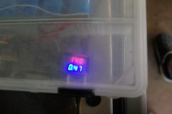  次は1秒ぐらいで無事エンジン始動できました。エンジン始動後はオルタネーターからの電気ですぐに満タン状態になりました。2台3台と連続使用するのには問題なさそうですね。実際にこの車両でもエンジンを止めて再度始動しましたが問題なくOK。5回連続全く問題ありませんでした。 