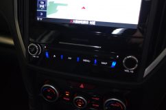 インプレッサスポーツのDIATONEオーディオパネルLED打ち替え 下のスイッチや他のボタンもすべて赤色なので、特にこのオーディオ周りの青色は気になりますね。