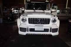  この車両はびっくりするぐらい簡単にヘッドライトは外れます。ビス3本というシンプル設計。 