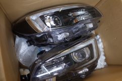 レヴォーグのD型ヘッドライト移植&加工~ D型ヘッドライトは構造上の不具合でインナーが溶けてしまうことがあり、ディーラーで無償交換の対象となっているため、非常に安く手に入れることが可能です。
