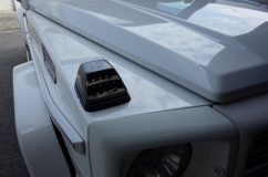 W463 ベンツ ゲレンデヴァーゲンのウィンカーユニット交換とボンネットダクトの取り付け ウィンカーユニットはポン付けで交換できました。流れるシーケンシャルウィンカーとスモールランプが搭載されているタイプです。