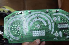 ティアナのスピードメーター修理(バックライトLED交換) メーターの中はこんな感じで、LEDは多めです。