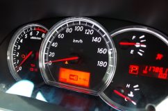 ティアナのスピードメーター修理(バックライトLED交換) すべてのバックライトのLEDを交換することで、明るくなりました。