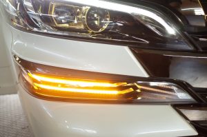 ３０前期ヴェルファイアのシーケンシャルウィンカー取り付けとアイラインデイライト化施工