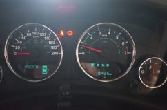 ジープラングラーのLED打ち替え作業~ スピードメーターも打ち替え希望でしたが、針外しのリスクがあるため今回は断念しました。