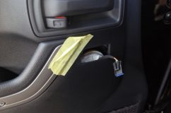 ジープラングラーのLED打ち替え作業~ PWスイッチは外からアクセスできました。