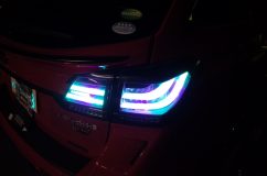 レヴォーグのコラゾンテール「NeoPixelRGB」加工 スモールで赤色に光る部分をオーロラ仕様に変更。当然走行中はNGなので通常時は赤色に点灯します。