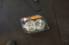 ハイゼットカーゴのアトレーヘッドライト移植&スピードメーターLED打ち替え ヘッドライトは基本的にポン付けですが、目頭の部分がバンパーと干渉するのでカット処理が必要です。