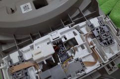 エルグランドのシーケンシャルシリコンチューブ施工とスカッフプレートイルミ修理 室内灯ユニットを外して