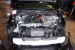 NISMO ノート E-powerのヘッドライトダブルロービーム加工 やっぱり日産車はバンパーを降ろすのがかなり大変ですね。まずグリルを外すのにかなり苦労しました。