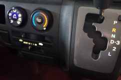 2型ハイエースのマニュアルエアコンパネルのLED化&スピードメータホワイト化 電球をLED化した場合、光ムラになることが多かったのですが、新商品のシリコンカバー付きのLEDを使えば、ムラなくきれいに光ります。