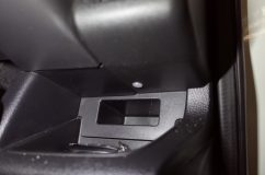 C25セレナのエアコンパネルLED打ち替えとコンソール照明追加 小物入れ照明は見た目も美しく、純正クオリティを重視しました。