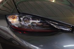 マツダ ロードスターのヘッドライト加工~ 加工するのもかなり慎重にならないとLEDを裏側に配置するのもかなり大変そうです。