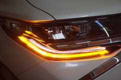  裏にLEDを配置して全部が光るように加工しました。 