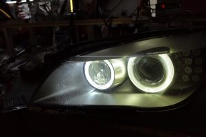 BMWのヘッドライトアイラインLEDの打ち替えとイカリングLED化施工