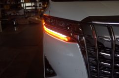 30後期アルファードの2眼ヘッドライト&テールランプシーケンシャル加工 ヘッドライトも4時間程度で完成