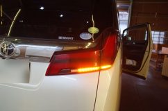 30後期アルファードのヘッドライト&テールランプシーケンシャル化とデイライト施工 テールも間違いなく明るいと思います。