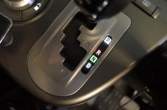 ソニカのスピードメータ&エアコンパネル他スイッチのLED打ち替え シフトのところは電球1個だけなので、こちらはフィルムで色付けしました。