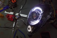  プロジェクターは最も小さいサイズがなんとかインストールできました。それでも閉じ後に若干レンズと当たってしまいました。 