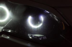 レガシーのヘッドライト修理と内部クリーニング