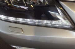 レクサスGSのヘッドライト加工 もともとのLEDは区画ごとに仕切られているので、どうしても明暗が出てしまい、つぶつぶ感が出てしまいます。