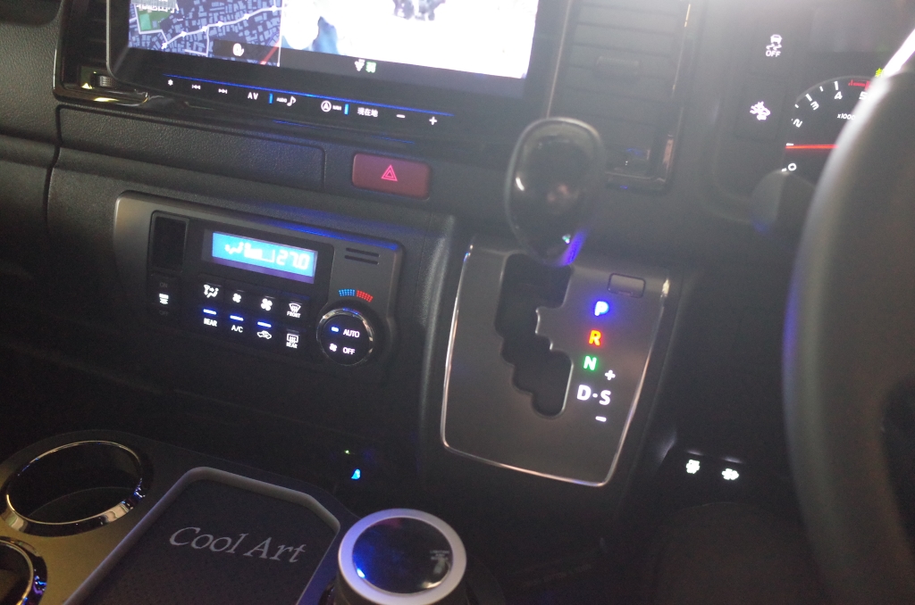 ハイエースのエアコンパネル他スイッチ類のLED色替え - トレードゲート