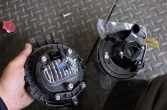 R60 ミニクロスオーバーの後付フォグランプ他LEDアイテム取り付け フォグユニットを取り出して交換しました。