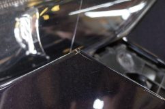 60前期ハリアーのシーケンシャルウィンカー加工~ 60ハリアー前期のよくある症状ですが、バンパーの耳がちぎれています。かなりバンパー形状に無理があるんですかね。