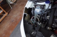 シトロエン C3のLED化とドライブレコーダー取り付け~ ヘッドライトはボンネットから作業可能です。