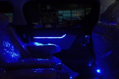 30アルファードのアンビエントライト施工 細かいところですがドアのレバーにもLED仕込んでいます。