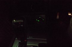 ランクルプラドのエアコンパネル他スイッチ類のLED打ち替え(色替え) センターコンソールの小物入れBOXは照明が無いので夜は殆ど見えません。