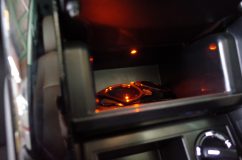 ランクルプラドのエアコンパネル他スイッチ類のLED打ち替え(色替え) たまたま純正のフットランプ用のLEDがあったので照明を追加しました。