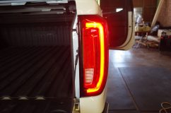 2019 GMC シエラの日本仕様改善 スモールの外側ファイバーはそのままにしました。