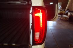 2019 GMC シエラの日本仕様改善 内側コの字の上段はブレーキ用にしました。