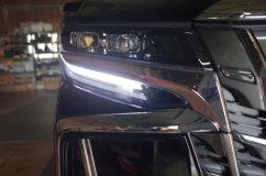 30後期アルファードのデイライト強発光&フロント・リアシーケンシャルウィンカー いきなりですが2眼デイライト、昼間でも十分視認できるレベルです。