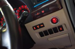 20系ヴェルファイアのエアコンパネル他スイッチのLED打替え 欧州車っぽくてかっこいいです。