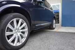 XC90 T6インスクリプションの後付電動サイドステップ取付 普段は目立たないように電動ステップが良いと考えられます。