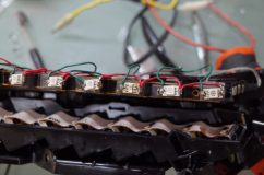 他店施工のレクサスシーケンシャルLED修理 同じチップは持っていなかったので、極小チップを3列取付けました。