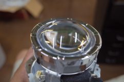 07キャデラック エスカレードの日本仕様改善(ヘッドライトカットライン変更) 清掃することで見事に復活しました。これで夜間走行時もかなり明るくなったと思います。