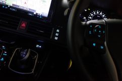 VOXYの内装パネル(エアコン・各種スイッチ)のLED打ち替え(色替え) なかなかすっきりとした印象になりました。